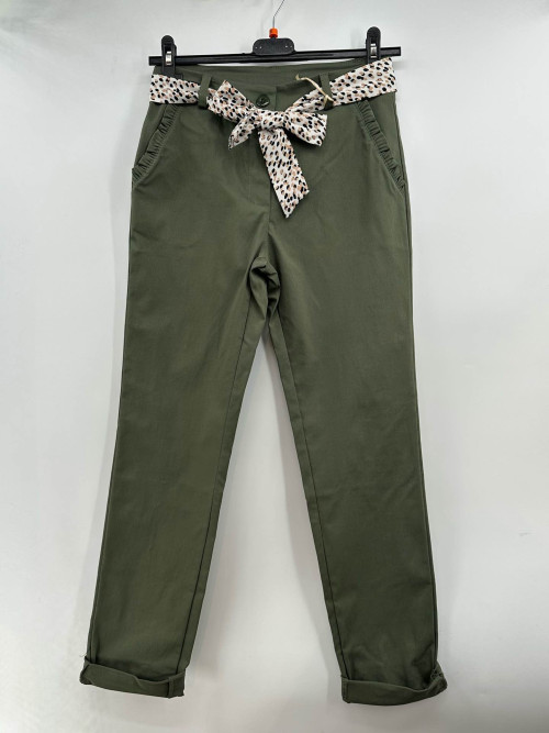 Pantalon slim stretch et bord poches avec un petit volant