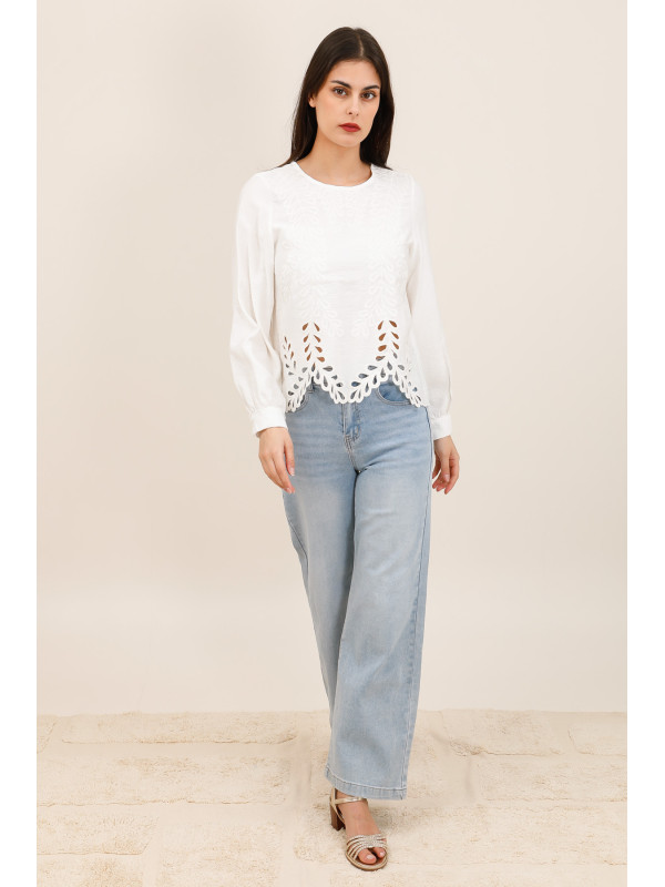 Blouse courte brodée encolure ronde