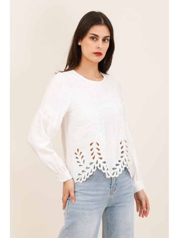 Blouse courte brodée encolure ronde