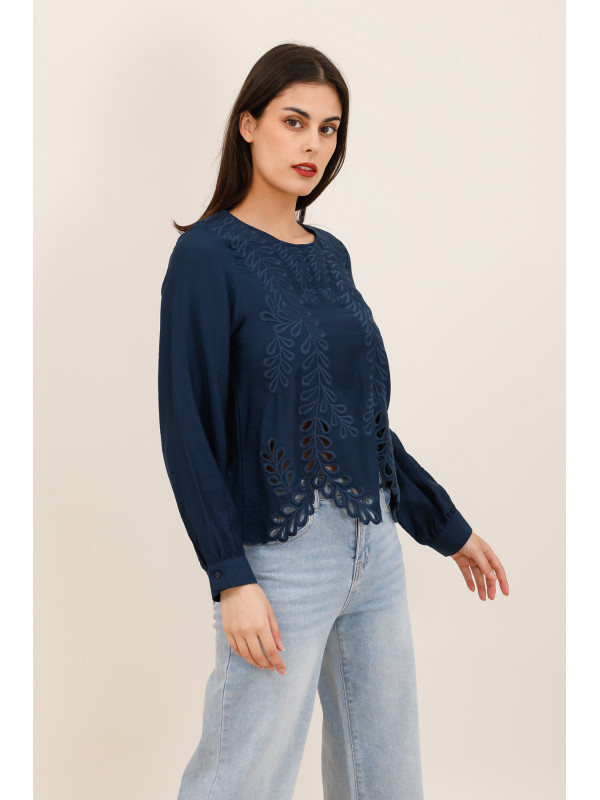Blouse courte brodée encolure ronde
