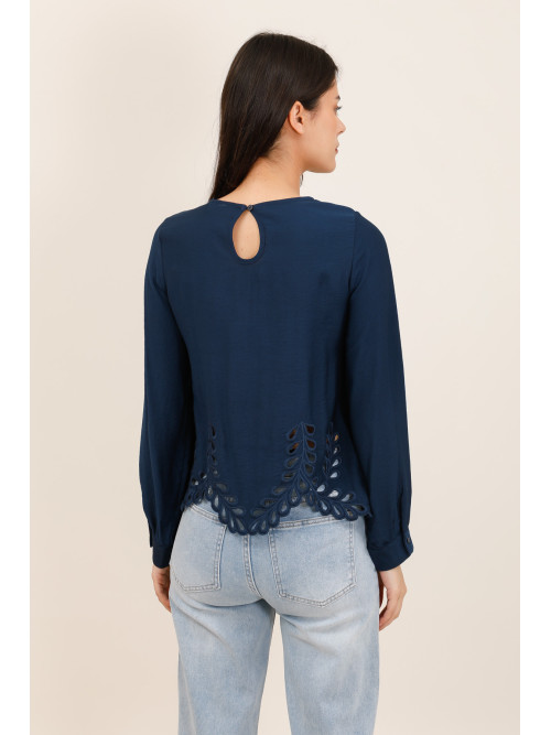 Blouse courte brodée encolure ronde