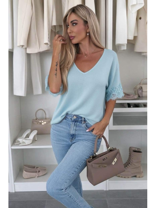 Pull fin col V manches courtes ornées de dentelle