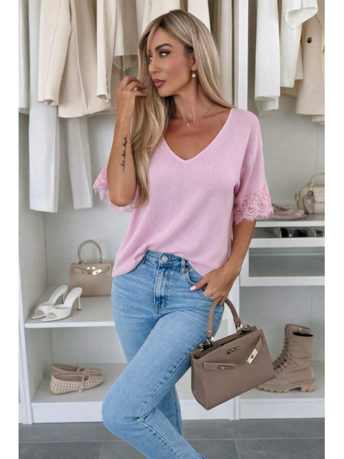 Pull fin col V manches courtes ornées de dentelle