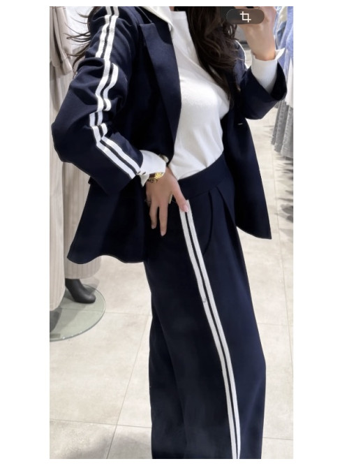 Pantalon fluide avec bandes latérales contrastées